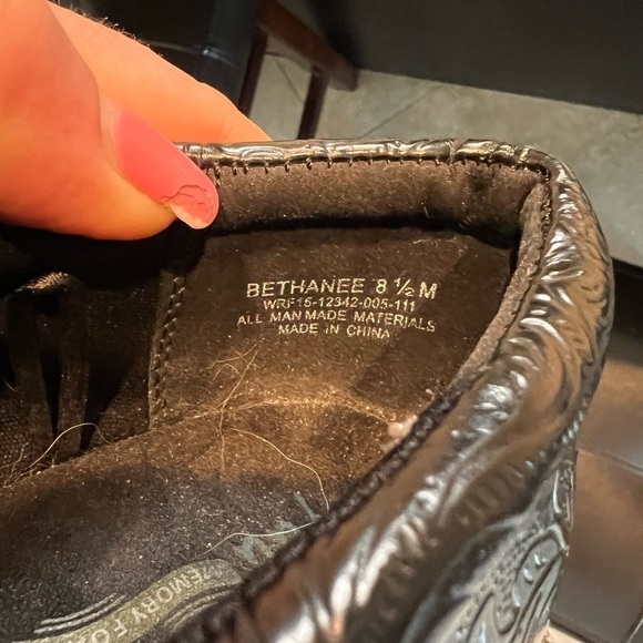 Yuu Bethanee Slip On Clog Black Tooled Size 8.5 EUC - Picture 6 of 8